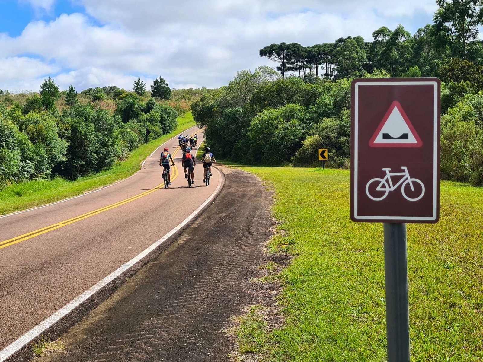 Guia para Sinalização de Cicloturismo Autoguiado na Rota dos Tropeiros